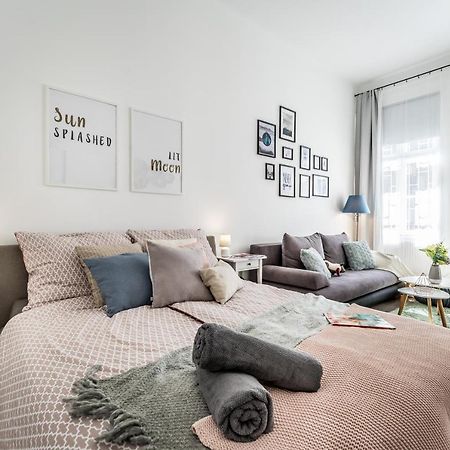 Sun-Splashed Retreat In The Heart Of A Vibrant Quarter Budapešť Exteriér fotografie
