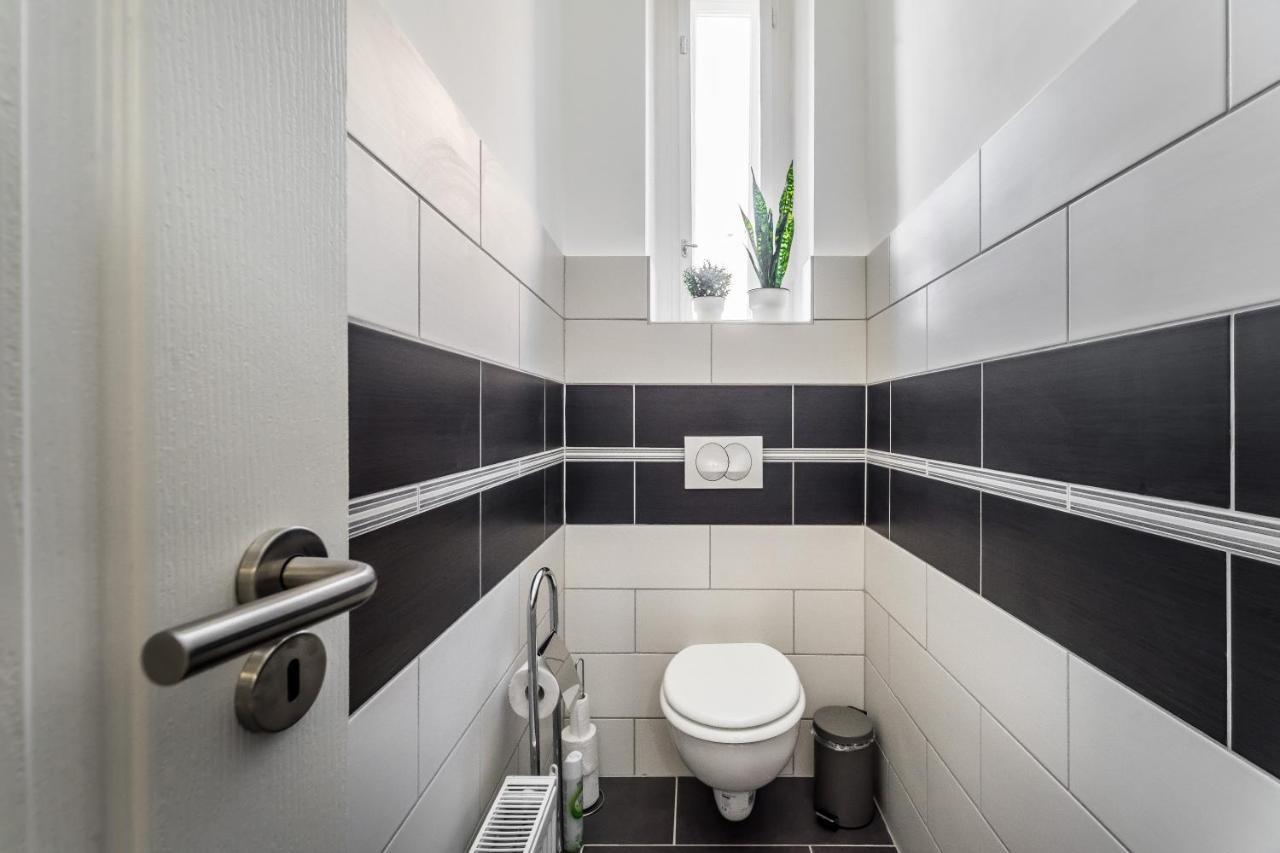 Sun-Splashed Retreat In The Heart Of A Vibrant Quarter Budapešť Exteriér fotografie