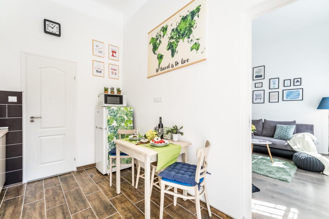 Sun-Splashed Retreat In The Heart Of A Vibrant Quarter Budapešť Exteriér fotografie